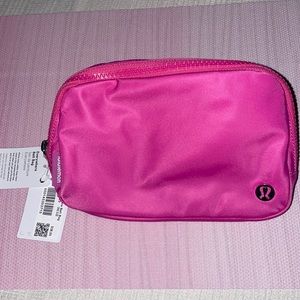 SONIC PINK EVERYWHERE BELT BAG